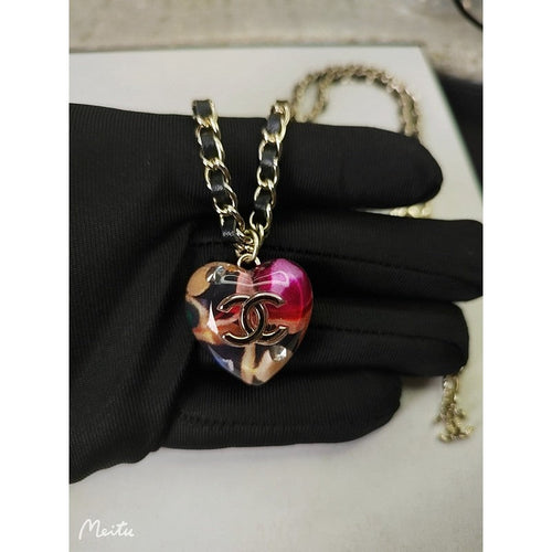 18K  Chanel Heart Pendant Necklace